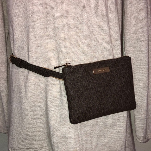 Michael Kors Signature Fanny Pack - Picture 4 of 13